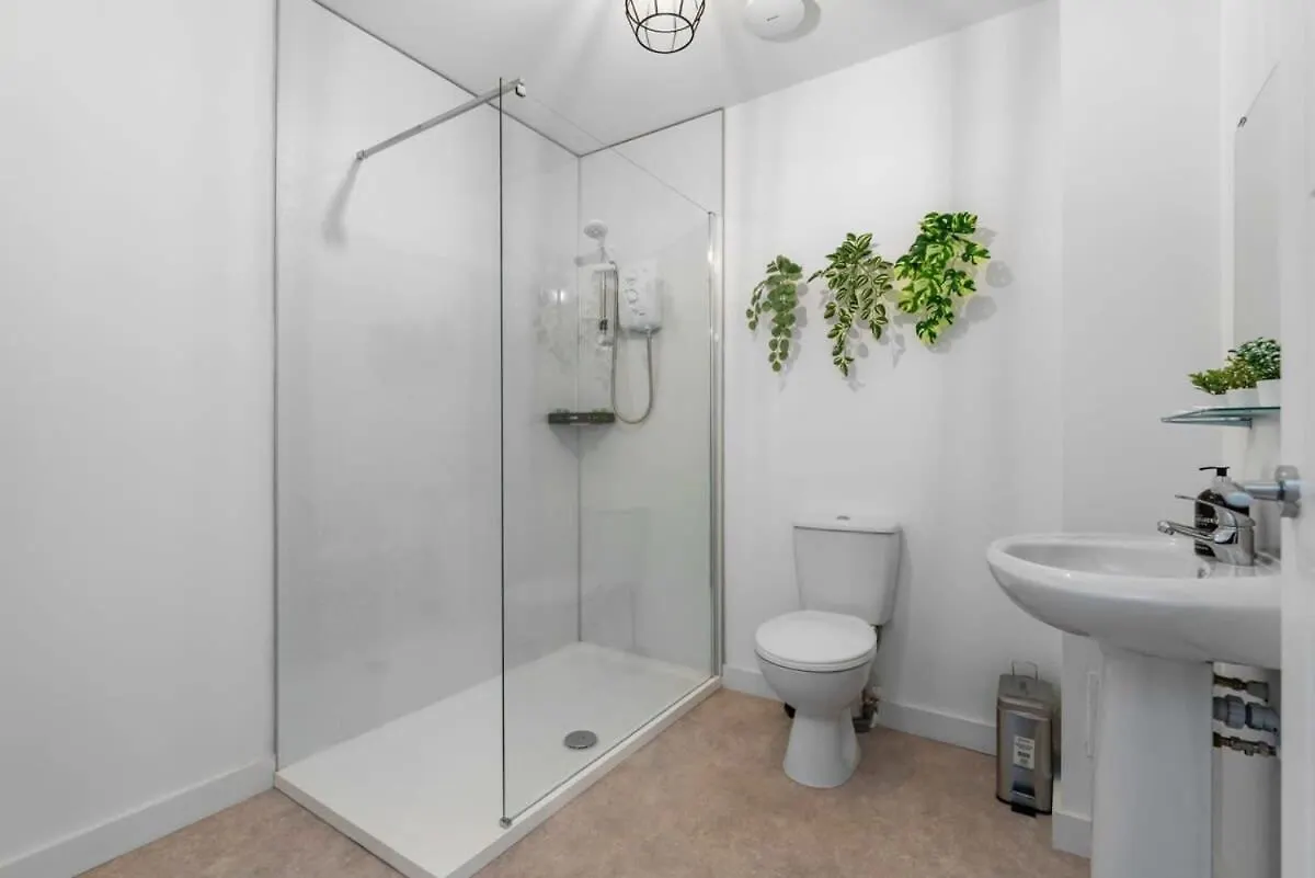 Spacious 1 Bed Apartment In Belfast East Village