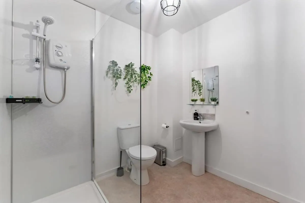 Spacious 1 Bed Apartment In Belfast East Village