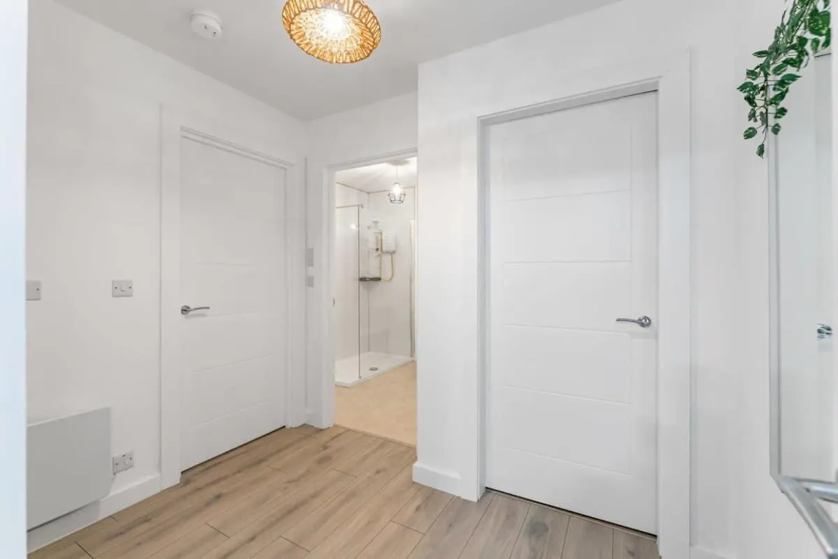 Spacious 1 Bed Apartment In Belfast East Village