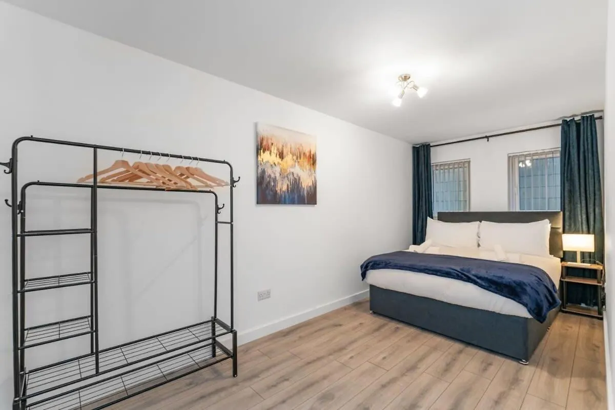 Spacious 1 Bed Apartment In Belfast East Village