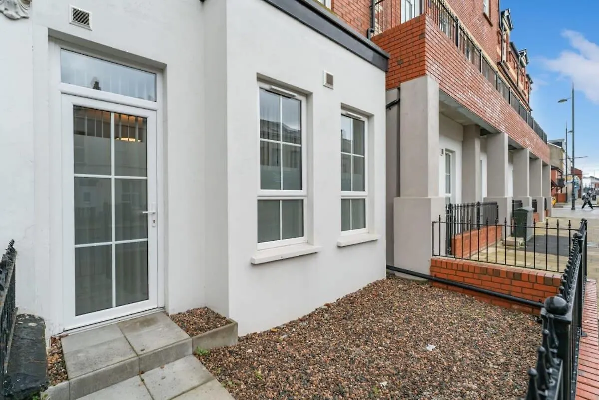 Spacious 1 Bed Apartment In Belfast East Village 0*,  United Kingdom