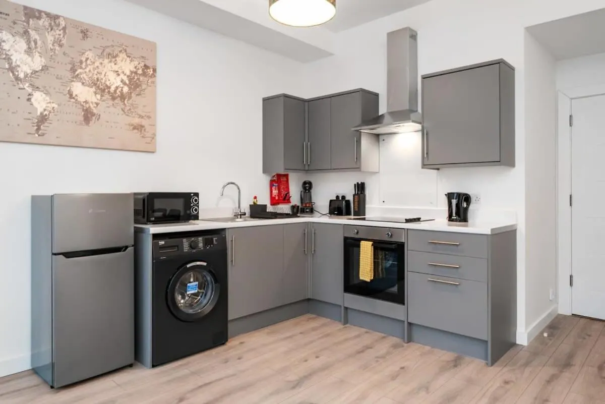 Spacious 1 Bed Apartment In Belfast East Village